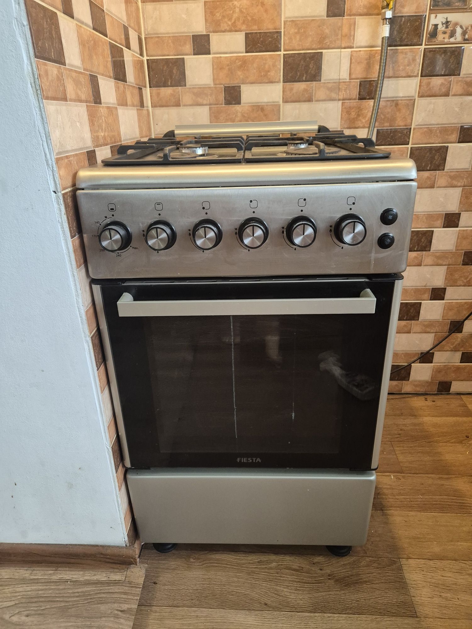 Продам плиту  газову