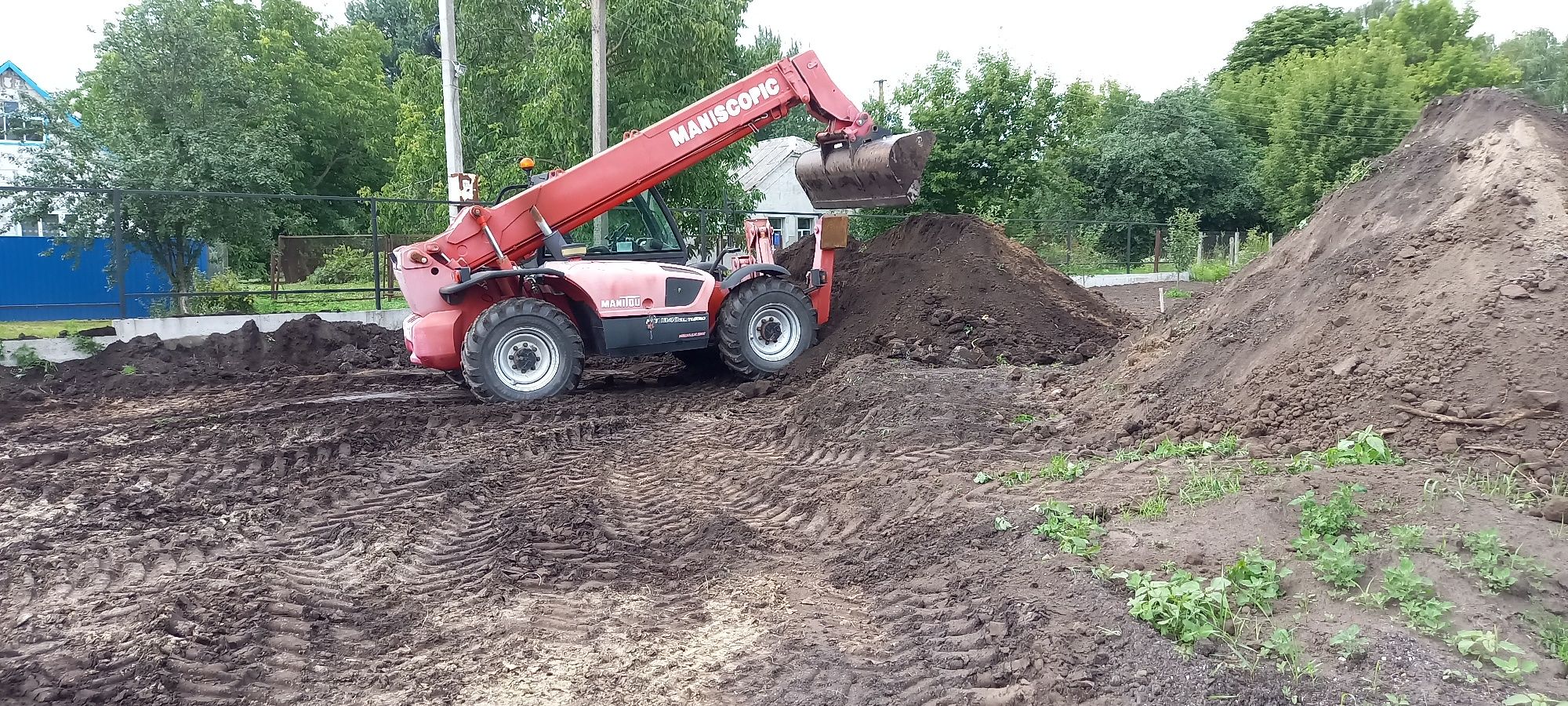 Маніту Березань Послуга Фронтальний телескопічний навантажувач Manitou