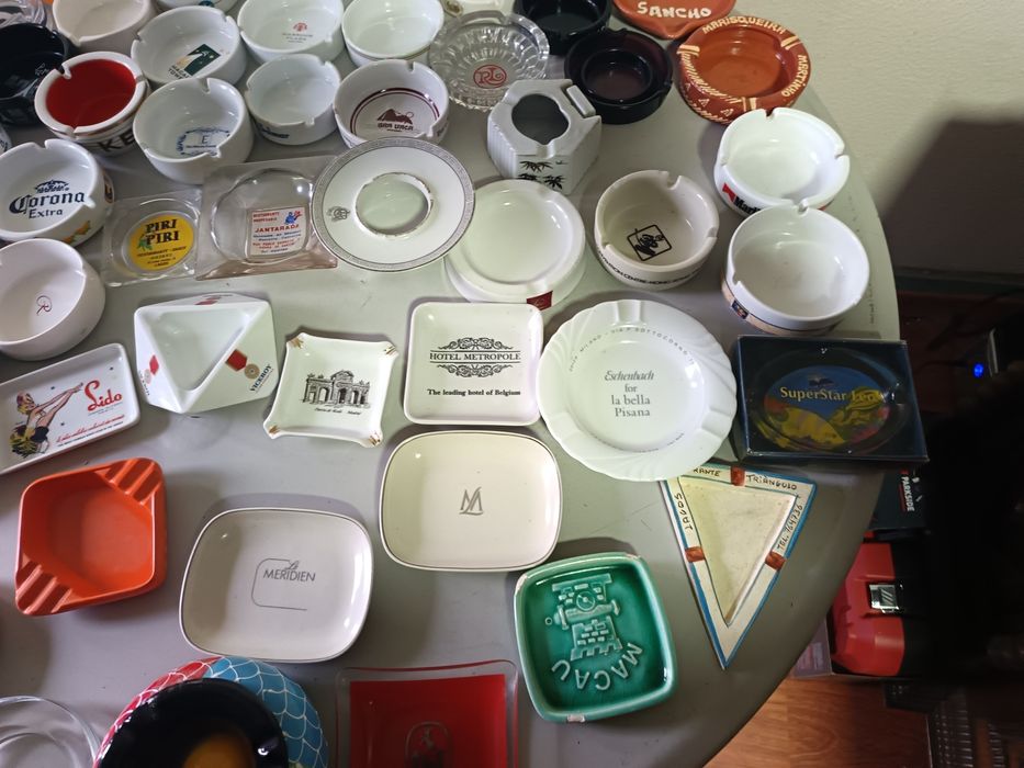 Coleção de cinzeiros 64