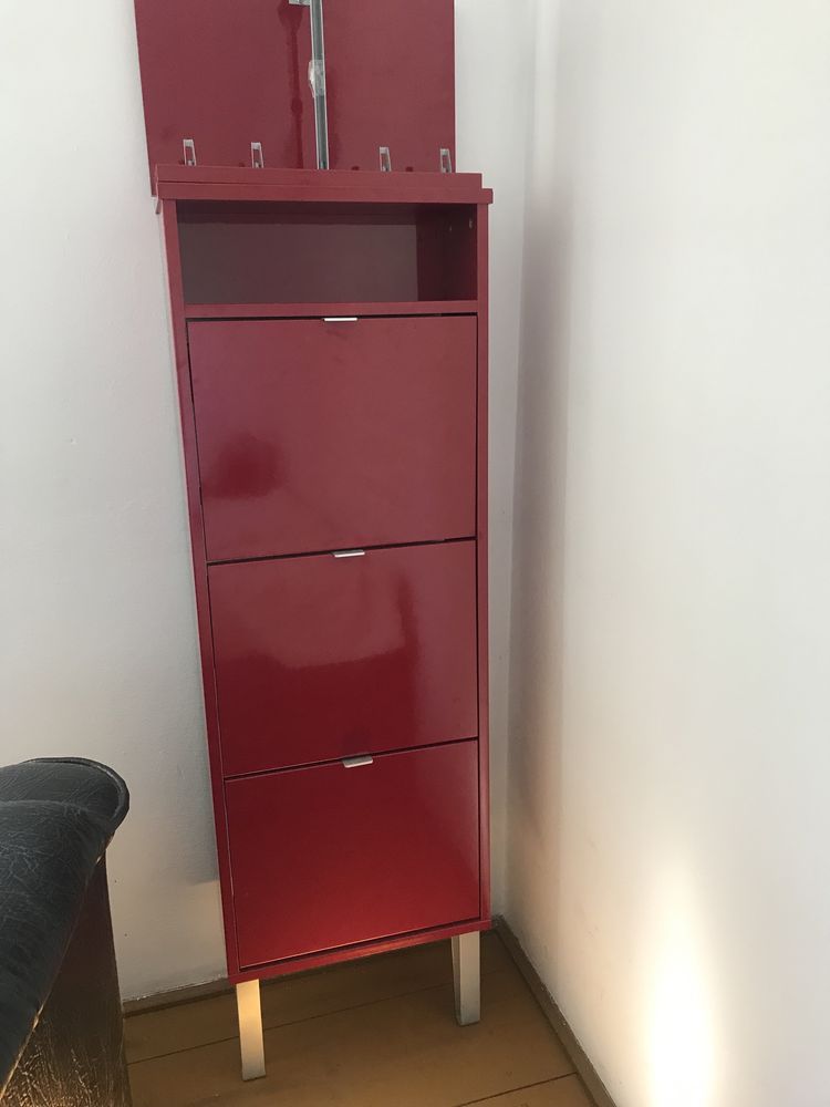 Czerwony komplet z szafką na buty