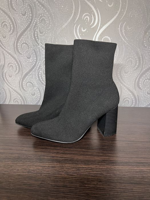 Осіні чоботи в ідеальному стані розмір 38/39 на каблуку