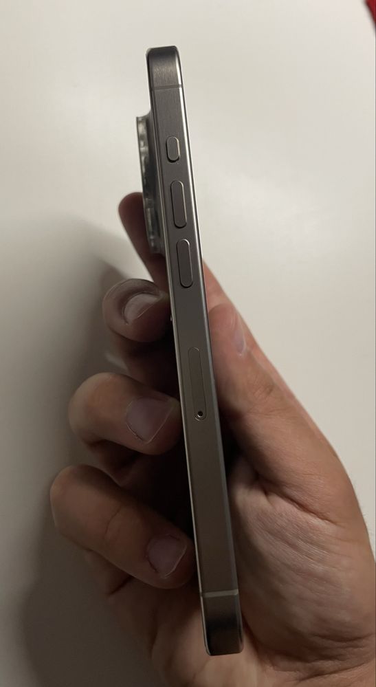 Iphone 15 Pro igual a novo