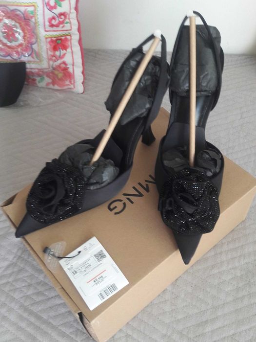 Нові чорні туфлі босоніжки Mango 38 р сатинові з квіткою