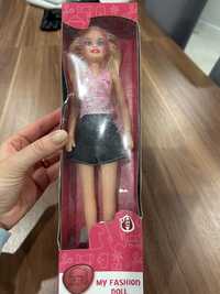 Boneca tipo barbie