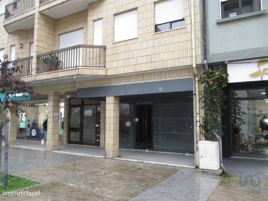 Loja / Estabelecimento Comercial em Paços de Ferreira de 220,00 m2