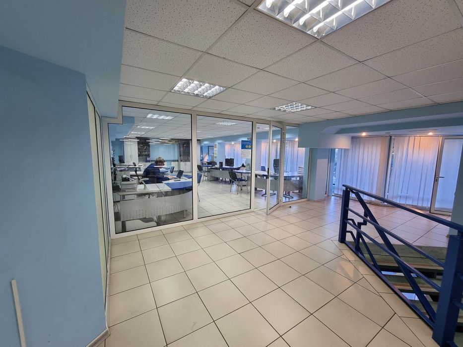 ПРОДАЖ приміщення під офіс, магазин, банк, 919 кв.м., б.Центральний, 3