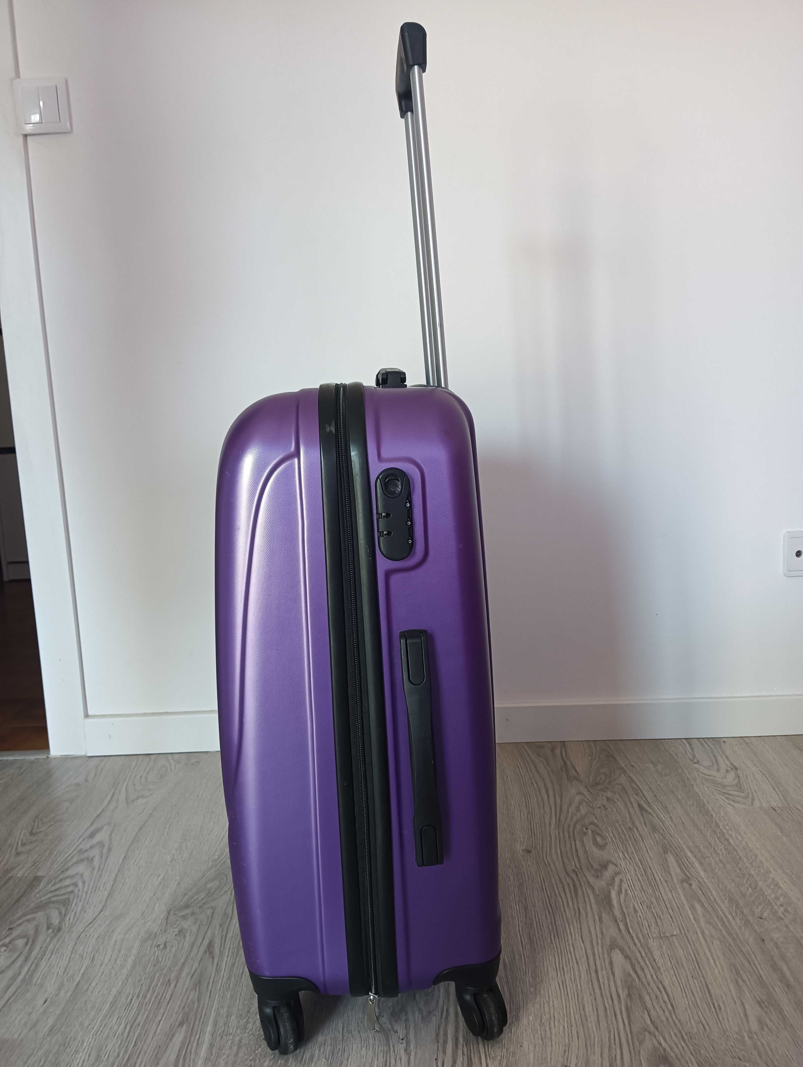 Mala de viagem cor lilás