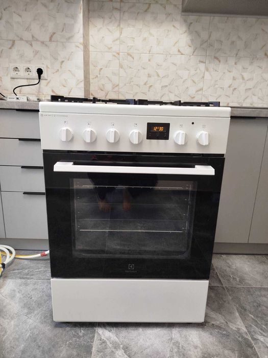 Газова плита ELECTROLUX Білий колір НОВА.