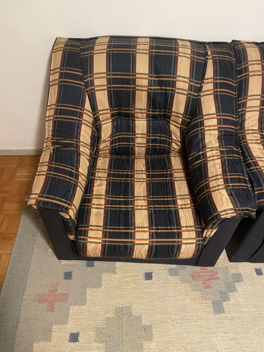 Vendo sofa cama dois lugares e 2 sofas individuais. Em bom estado.