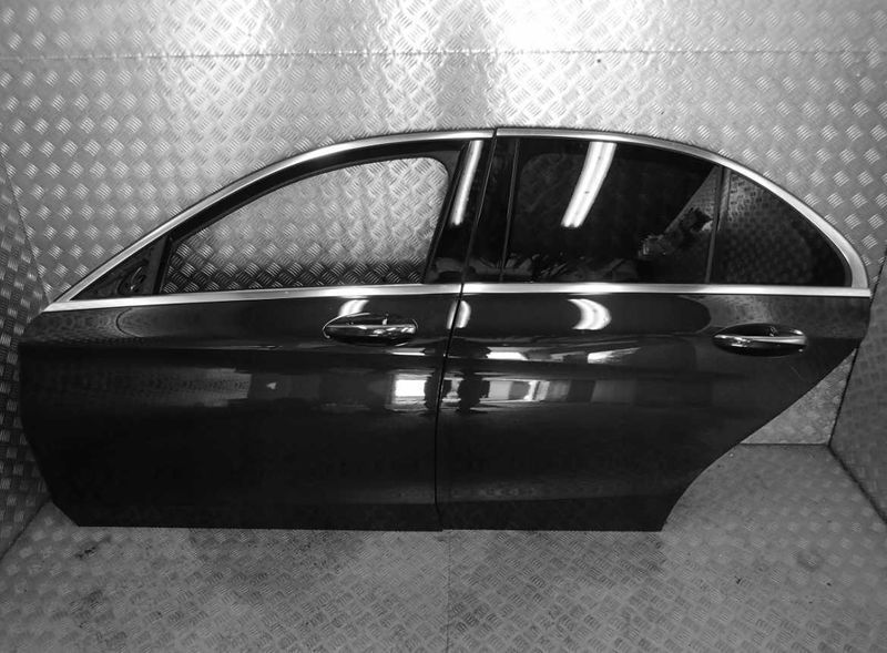 Дверь Mercedes C W205 правая левая голая комплектная разборка шрот