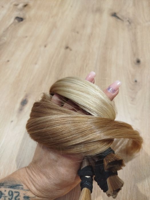 Włosy dziewicze - wyjątkowy blond ze złotem