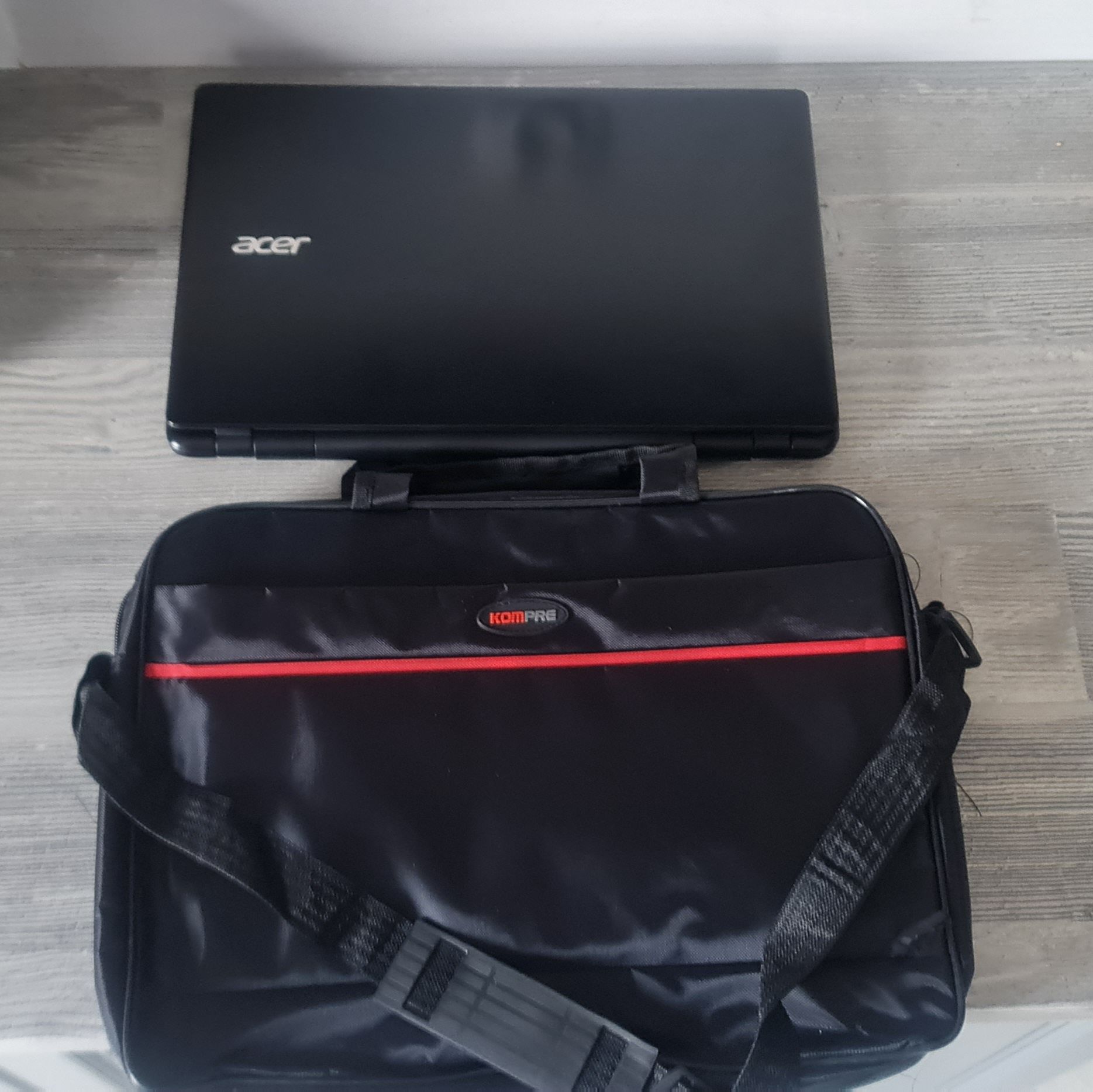 Laptop acer, Intel, 8GB ram, 256GB SSD, 15,6 cala, torba w komplecie