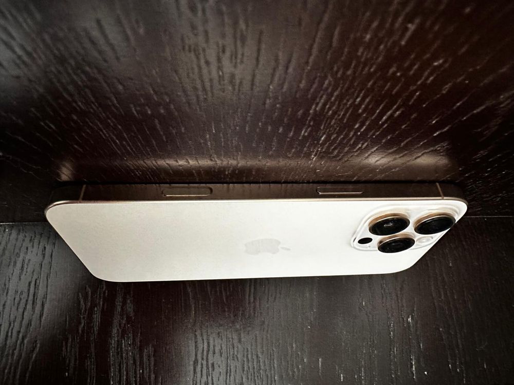 Iphone 16 pro max Titanium Desert