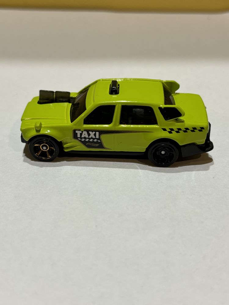 Resorak Hot Wheels Time Attaxi, rok produkcji 2015