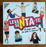 Jogo "Levanta-te Senta-te"