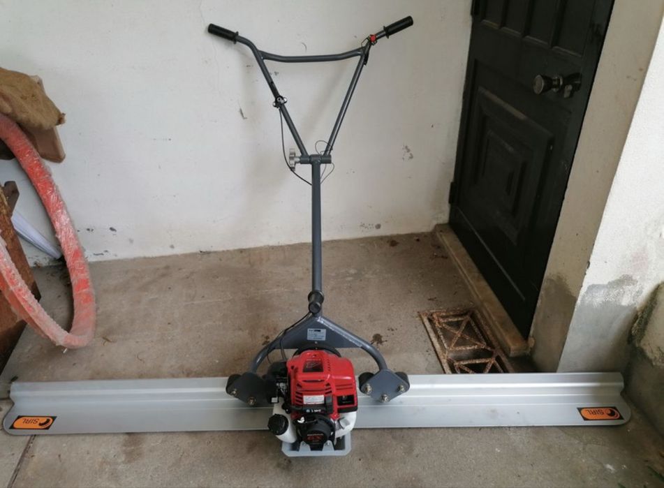 Régua vibratória a gasolina com motor honda nova