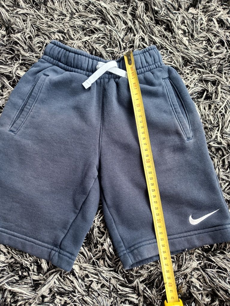 Spodenki NIKE rozm.122-128 XS