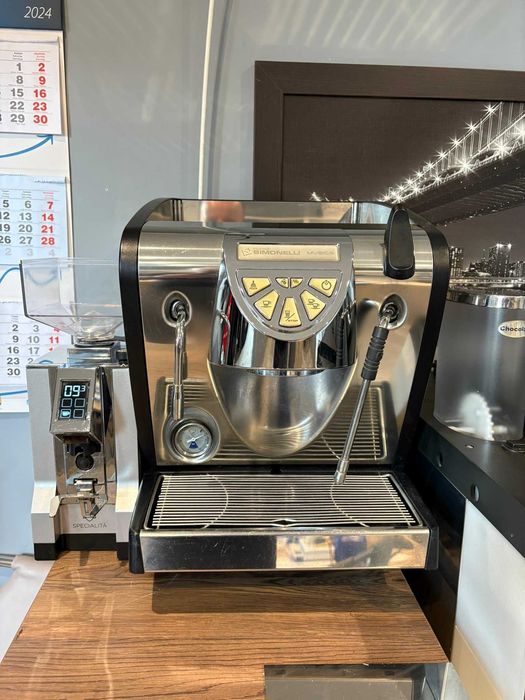 Ekspres Nuova Simonelli Musica + młynek Eureka Specialita – komplet