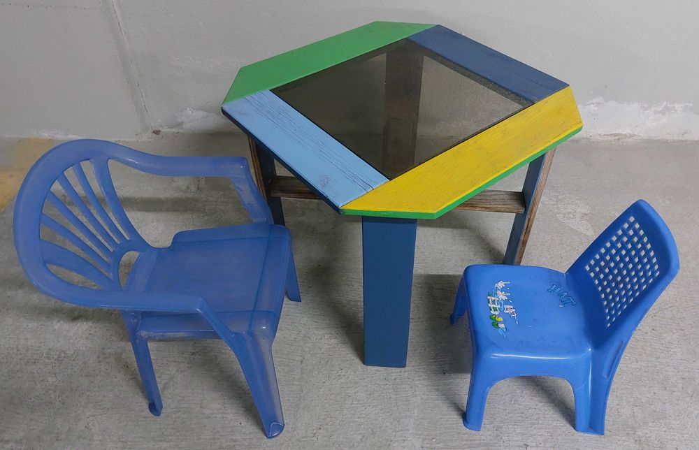 Mesa infantil (oferta cadeiras)