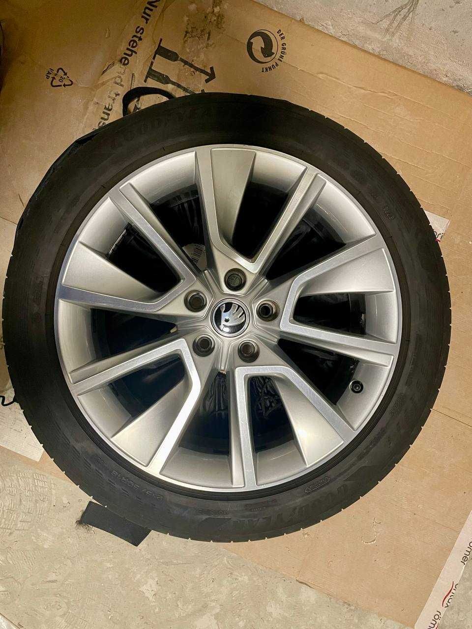 Комплект оригінальних коліс літо Goodyear R18 215/50 з дисками Skoda