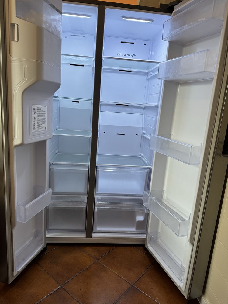 Frigorífico Americano Samsung Inox 635l