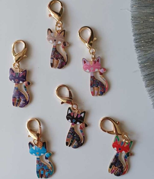 Zestaw zawieszek kolorowe kotki 6 sztuk