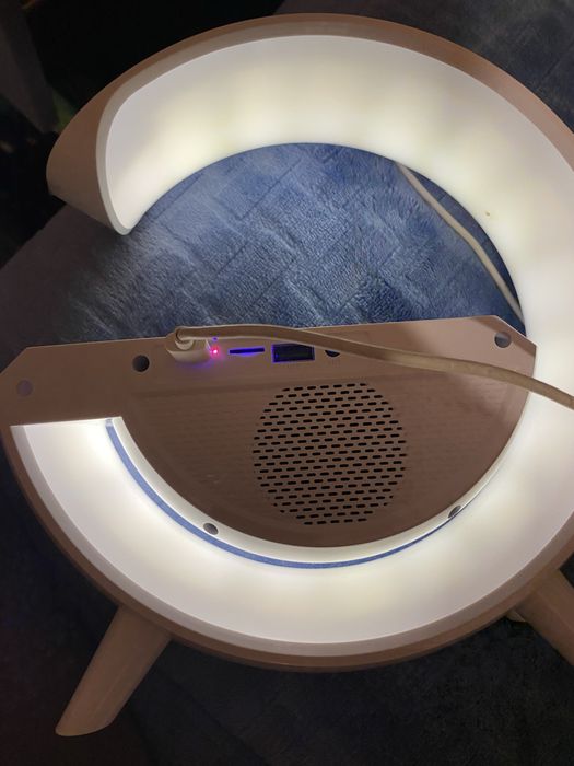 Coluna com relogio,despertador,radio e leds