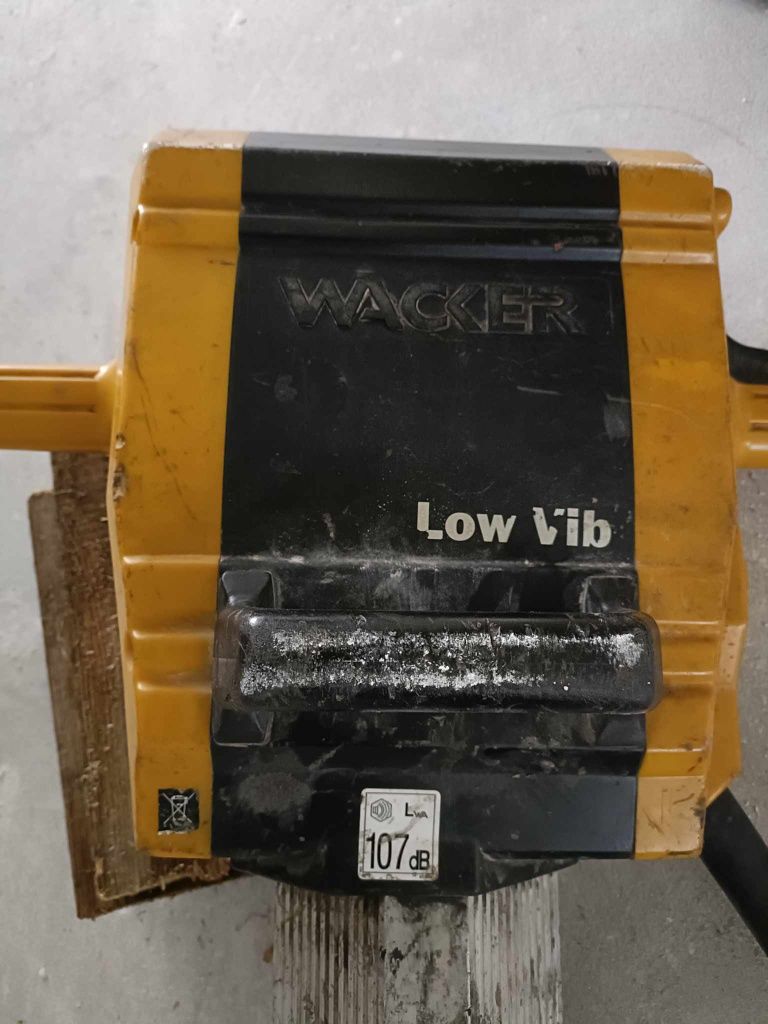Mlot wyburzeniowy Wackera