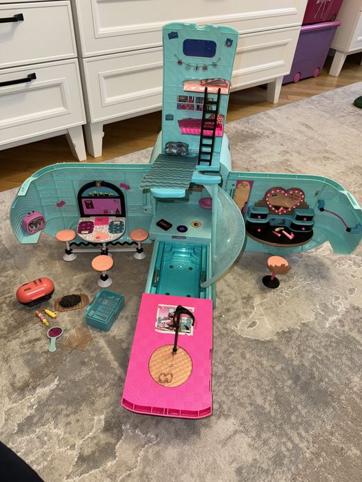 Автобус LOL, лялька в подарунок