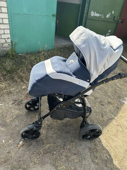 Коляска Classik 2 в 1.   ( на ОЛХ доставки не отписываю )