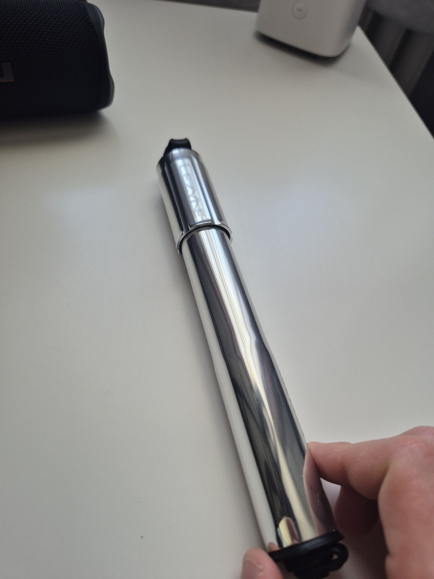 Pompka rowerowa lezyne tech drive srebrna nowa