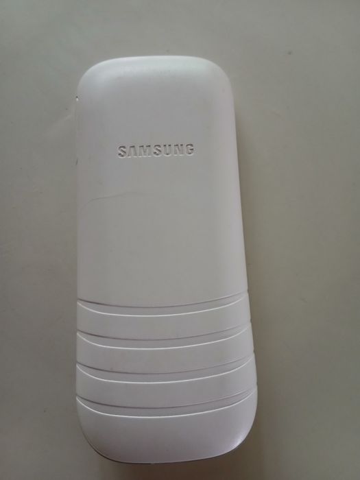 Самсунг телефон.