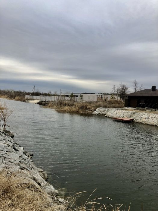 Продам участок в Обуховке со своим берегом в закрытой территории