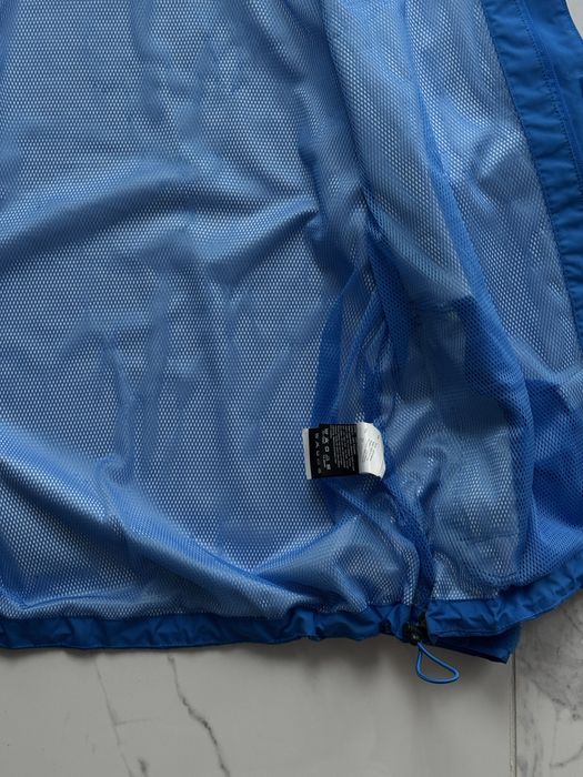 Вітрвока Helly Hansen