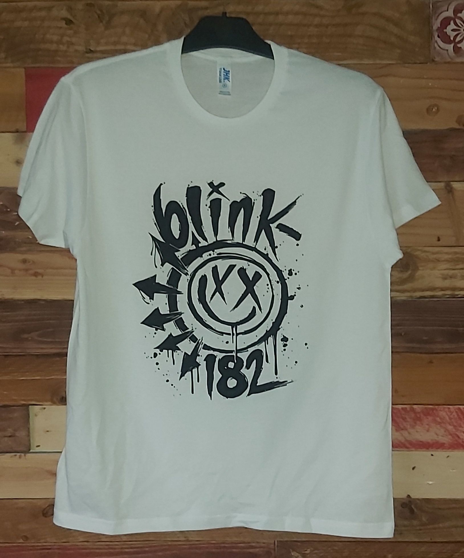 Blink 182 / Neck Deep / All Time Low / Sum 41 - T-shirt - Nova