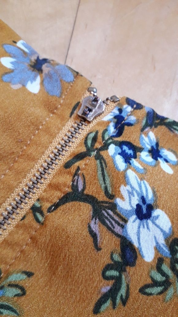 Sukienka letnia mini taliowana Blue Vanilla w kwiatki XS/34