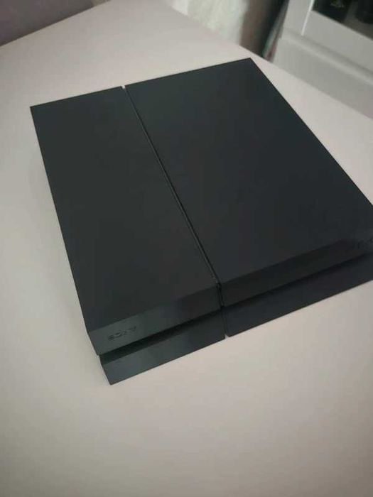 Playstation 4 1 TB com 2 comandos + Jogos