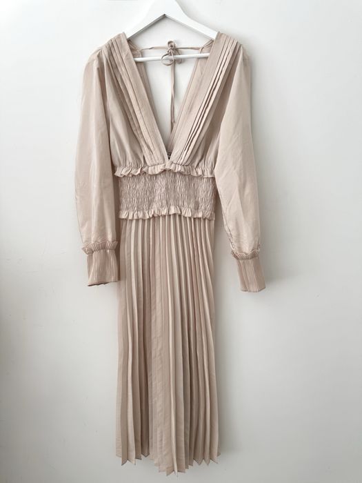 NA-KD koktajlowa sukienka midi Plisowana