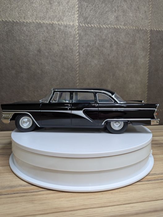 Чайка ГАЗ 13 масштаб 1:18