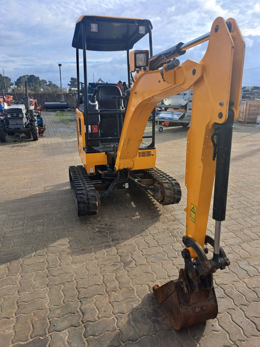 JCB 16C , 2020, 900horas. Ultimo modelo.