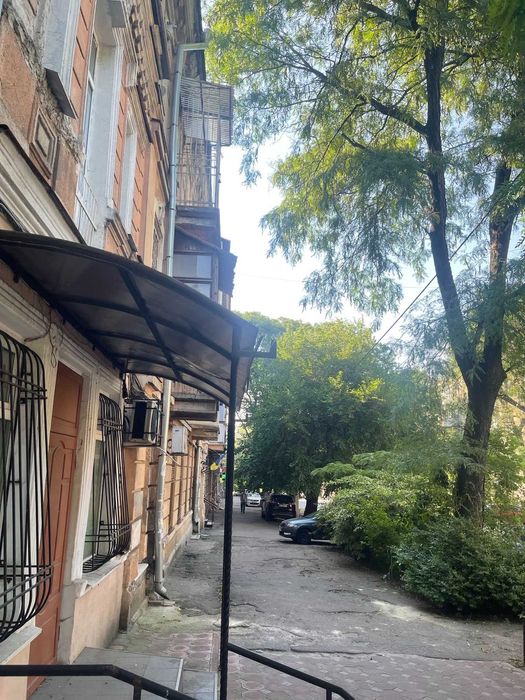 Продам фасадное помещение в р-не Нового рынка.
