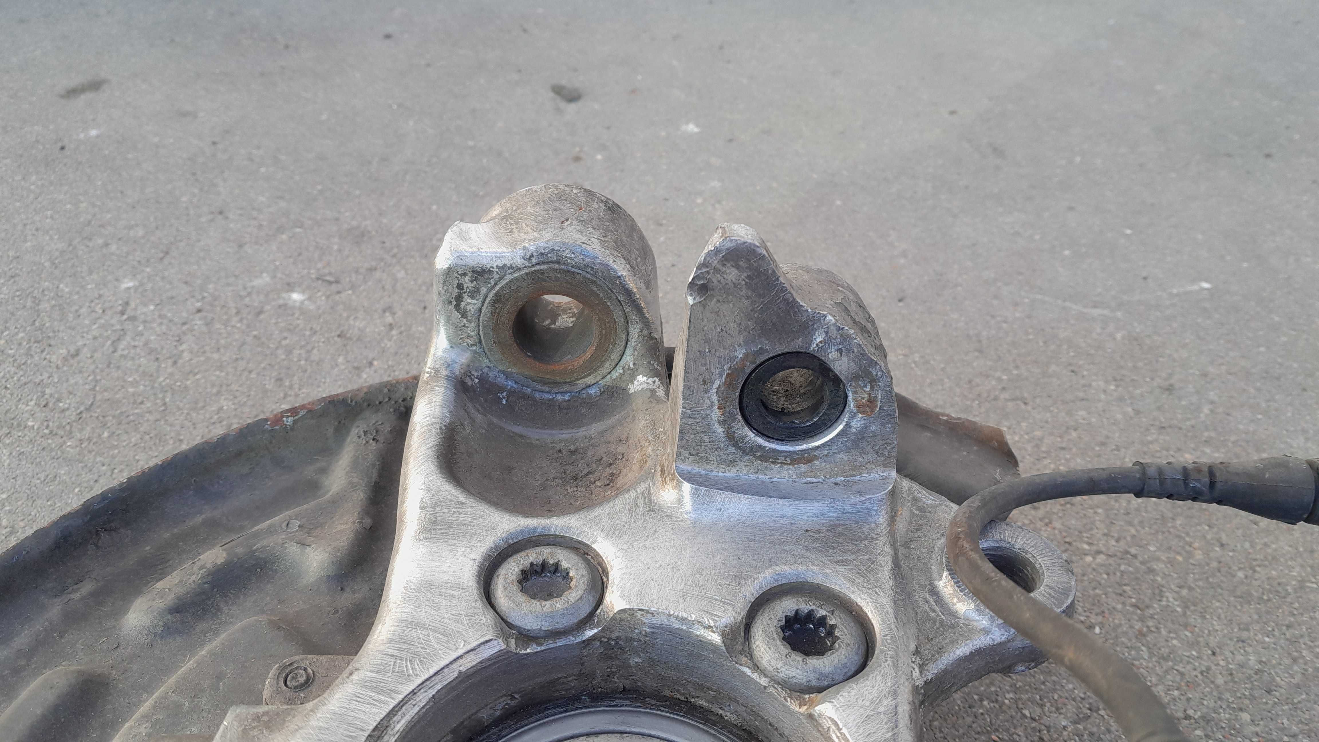 Zwrotnica aluminiowa LEWA przód przednia kompletna AUDI A6 C5 LIFT