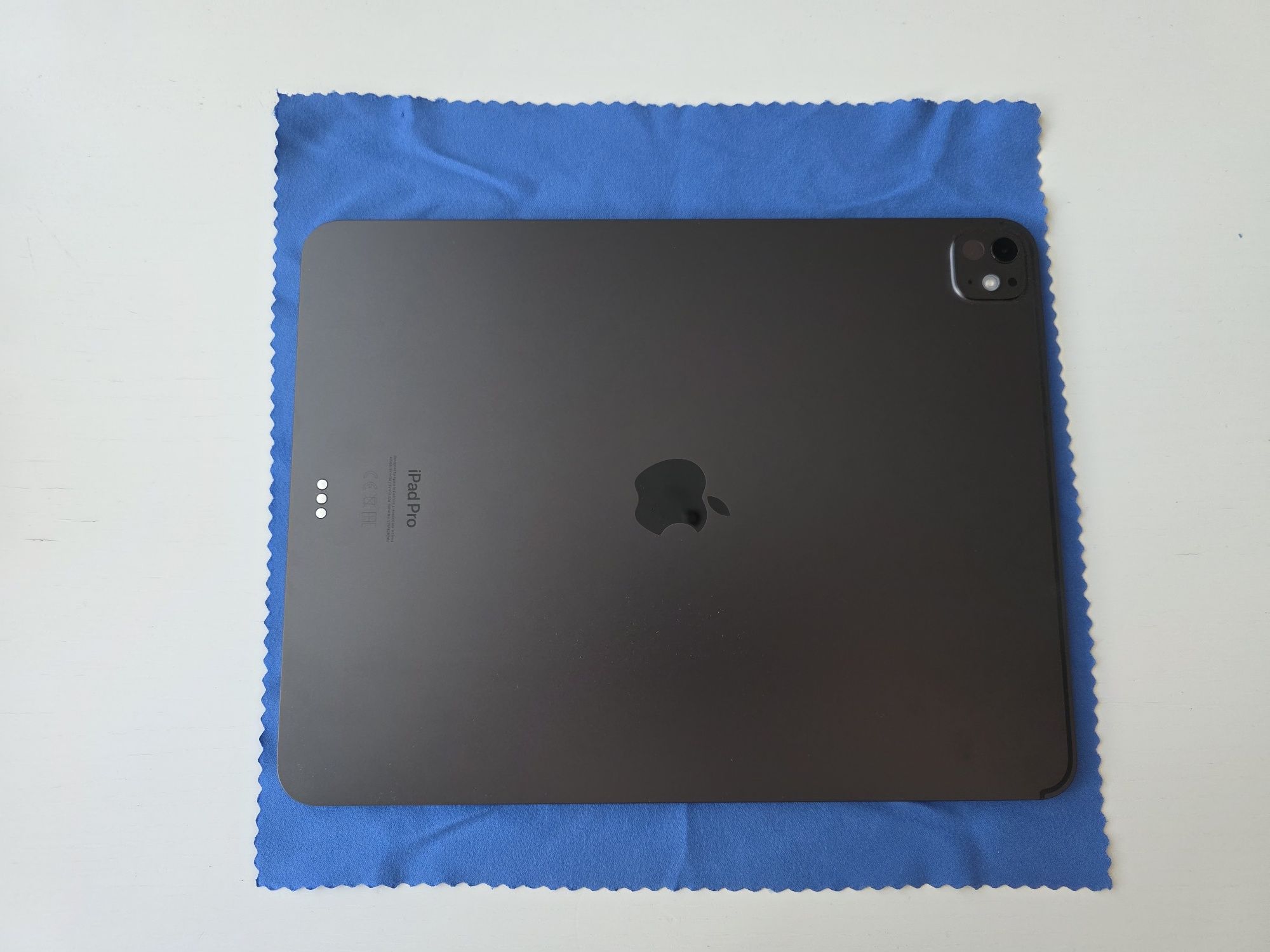 ZESTAW iPad Pro 13" M4 256GB Wi-Fi + Magic Keyboard | Gwiezdna Czerń