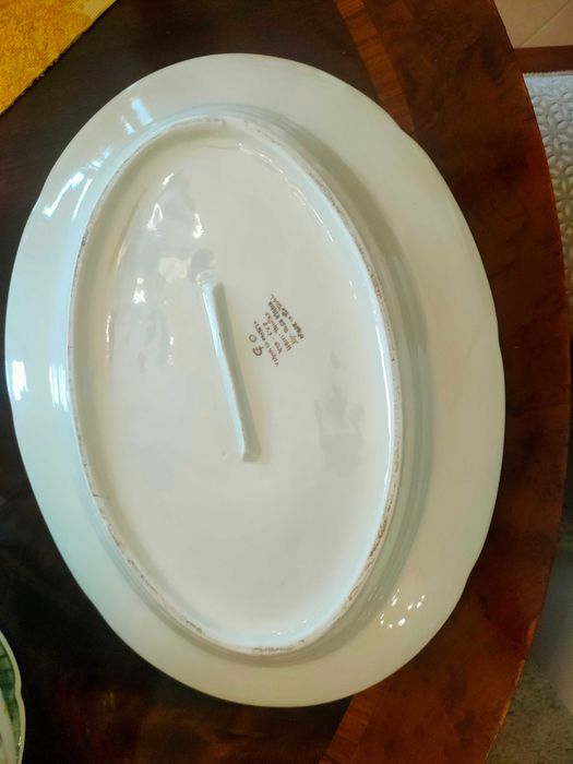 Terrina com prato motivo colorido da louça de Viana do Castelo