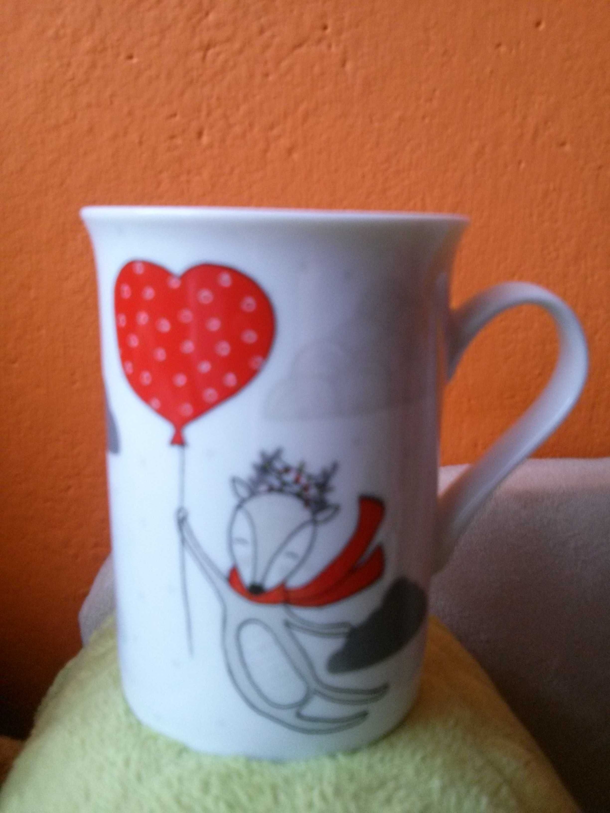 kubek firmowy z Home & You w serduszka