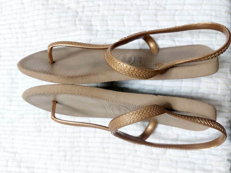 Sandálias Havaianas Douradas 37/38 usadas