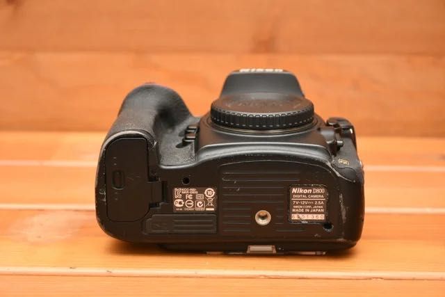 Nikon D800 com  36  Megapixeis 43.000 disparos