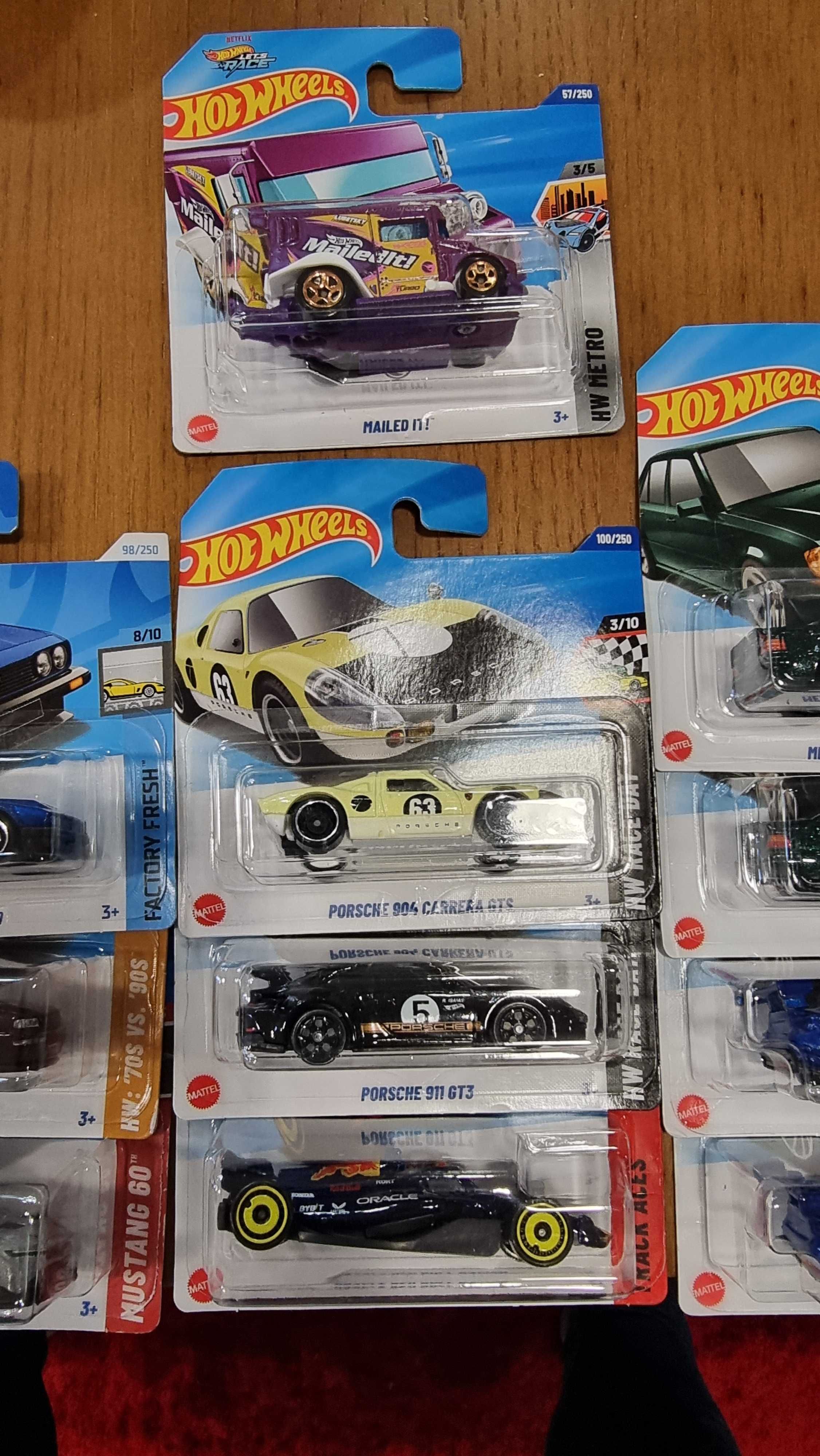 Hot wheels 3 euros em caixa