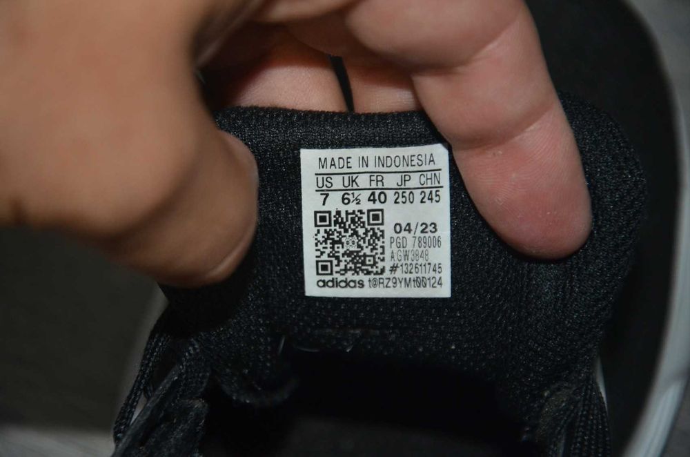 Продам кросівки ФІРМА Adidas GALAXY 6