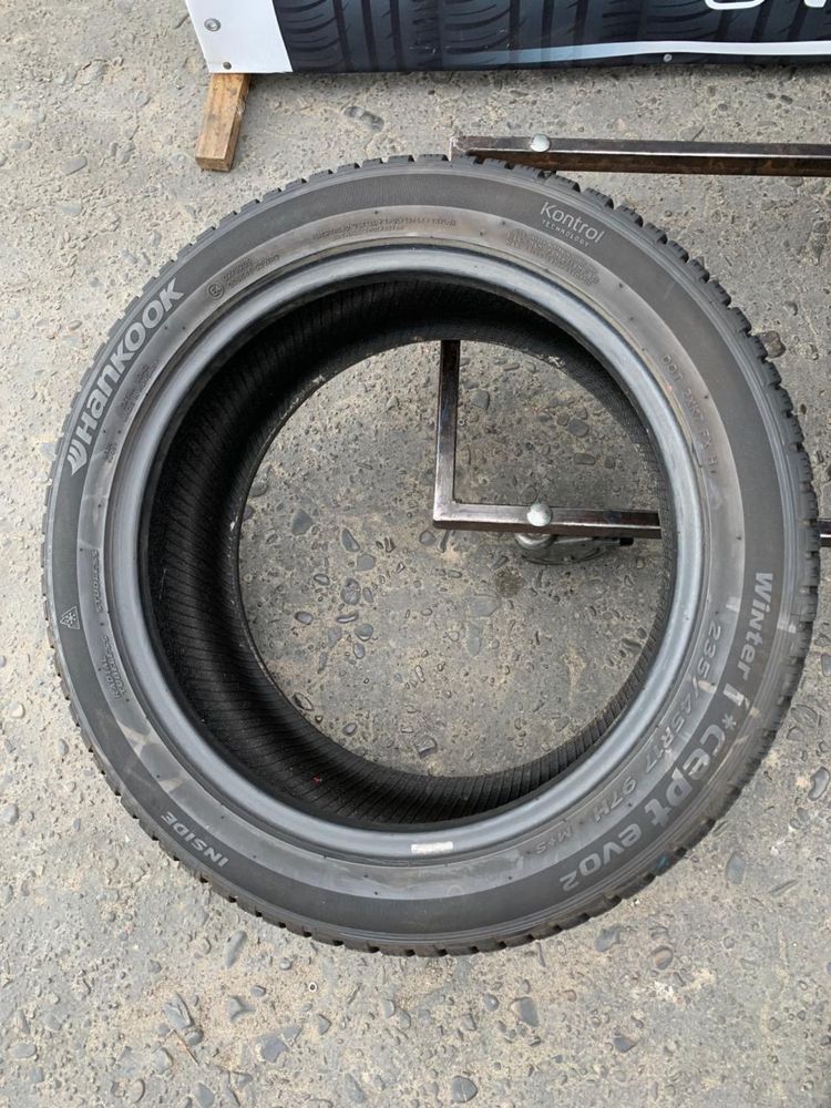 Шини 235/45 R17 Hankook зима 2023 рік 6,8 мм